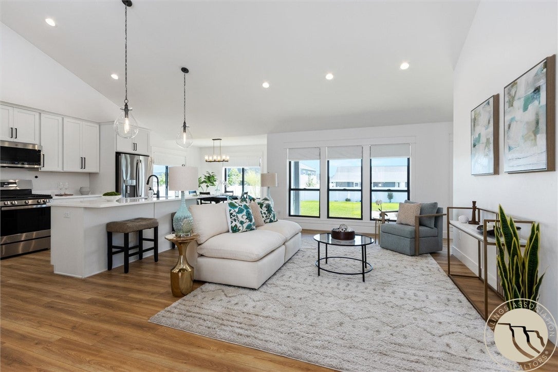 4612 Shining Light Lane