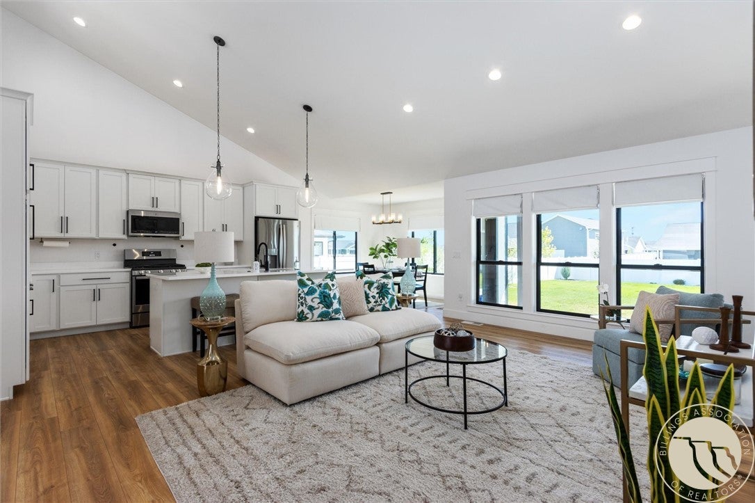 4612 Shining Light Lane