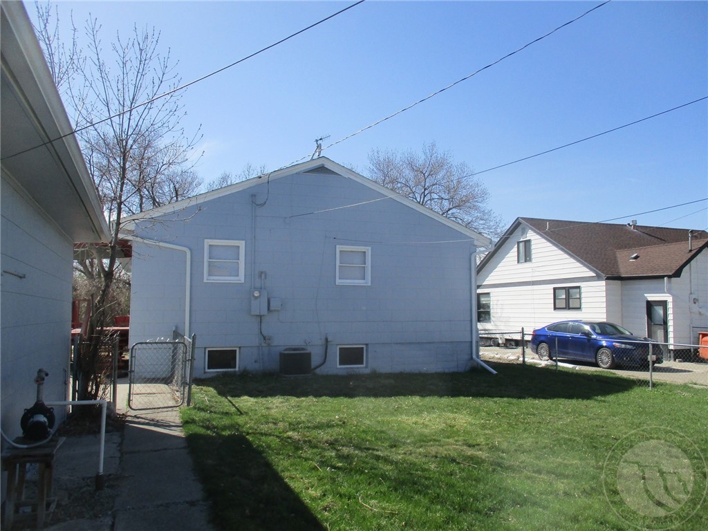 309 W Ave