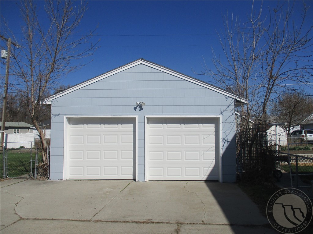 309 W Ave