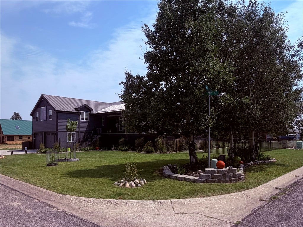 1110 Lazy M Street