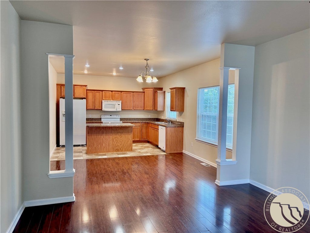 1404 Twin Oaks Drive