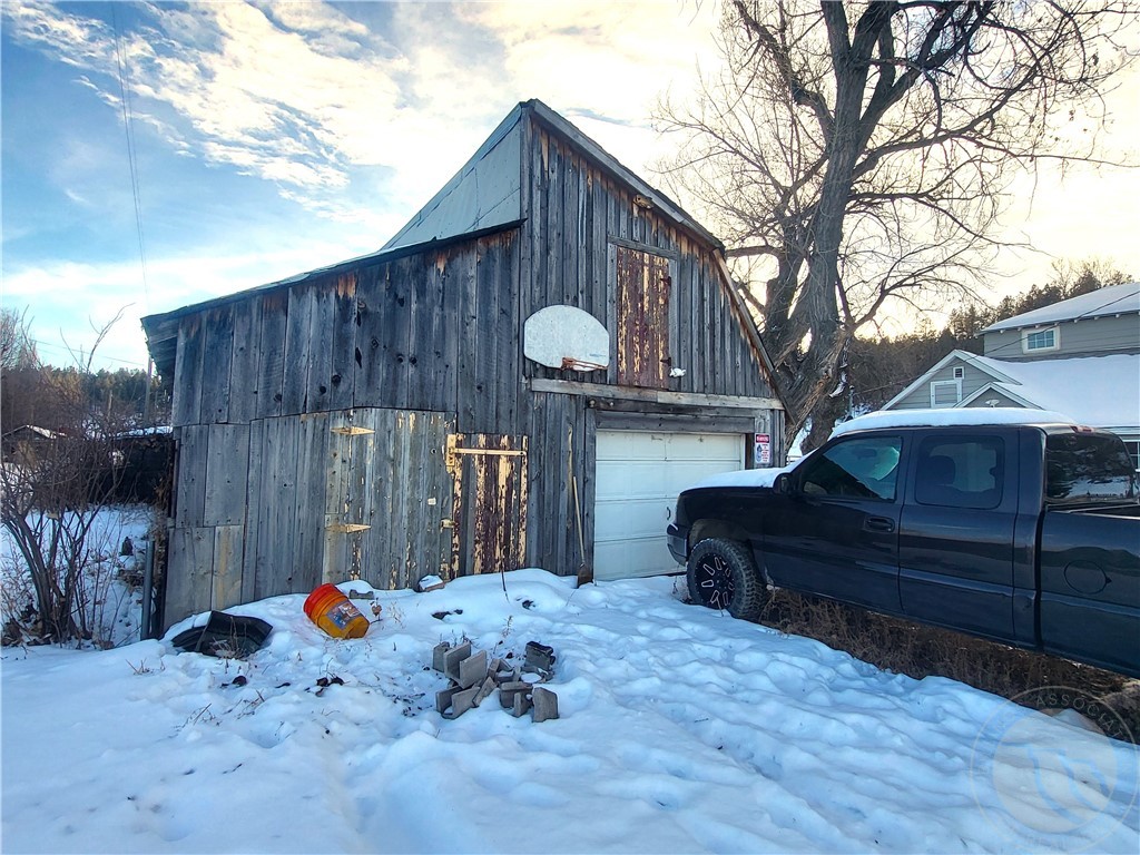 24 Montana ST