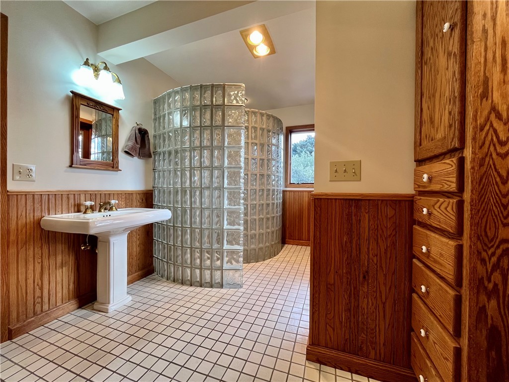 Billings, Montana 59101, United States, 4 Bedrooms Bedrooms, ,3 BathroomsBathrooms,Residential,Active,239709