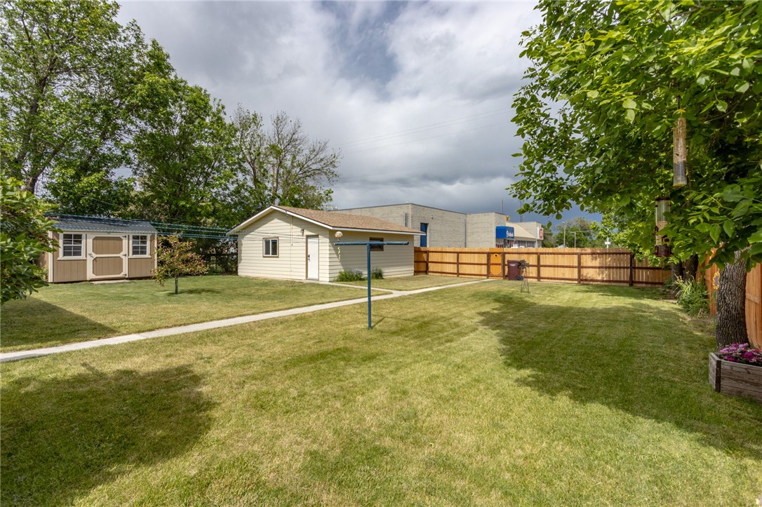 814 1st Street W