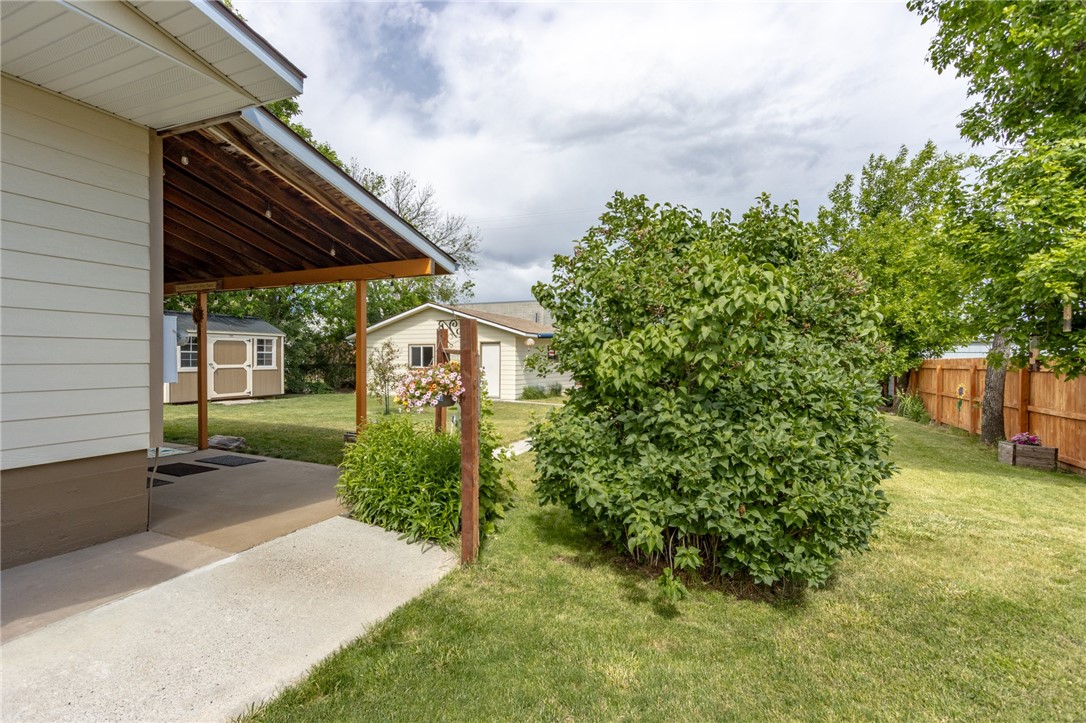 814 1st Street W