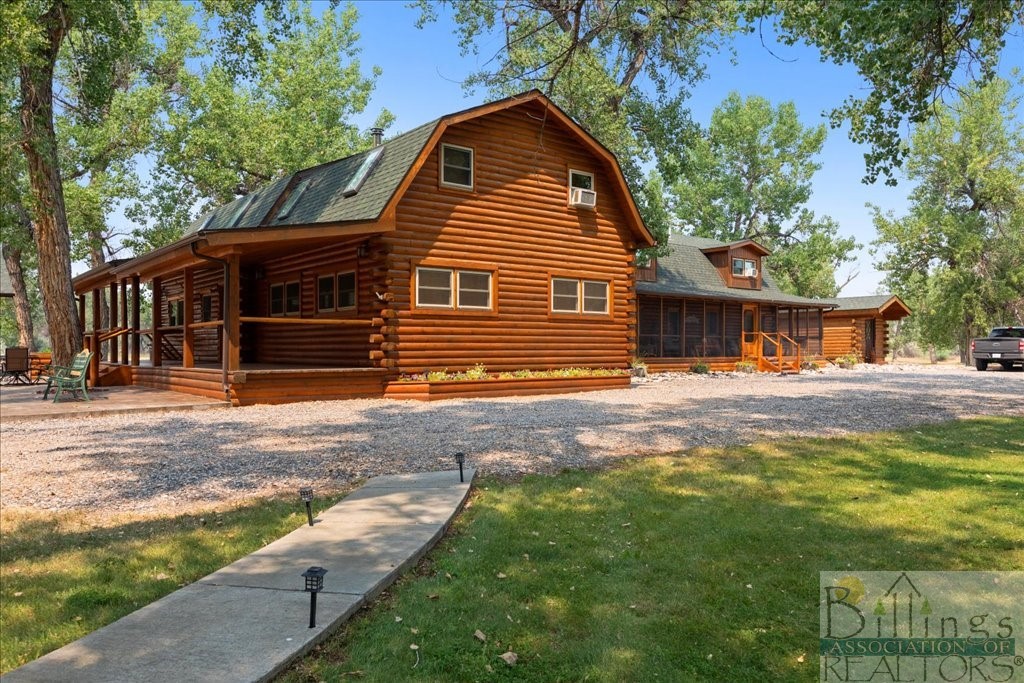 879 Sawyer Loop