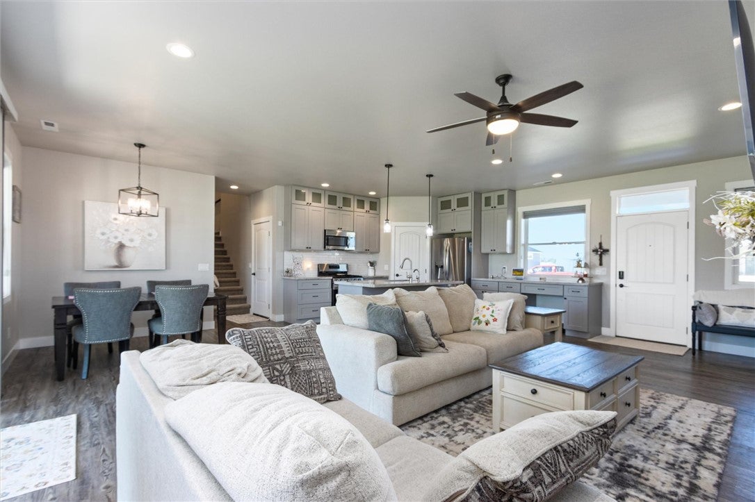6734 Skycrest Drive