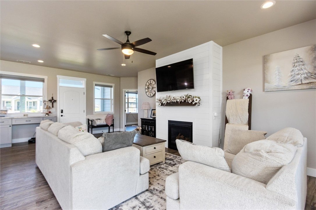 6734 Skycrest Drive