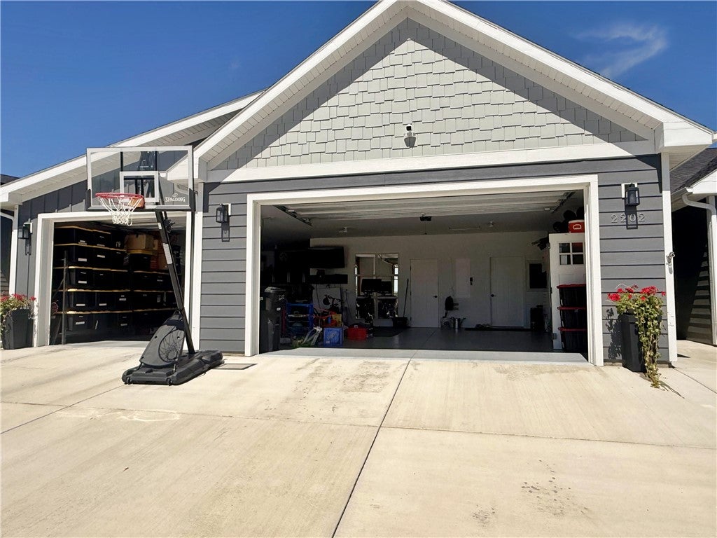 2202 Greenbriar Road