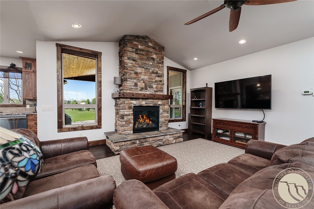 2614 Shadow Wood Trail