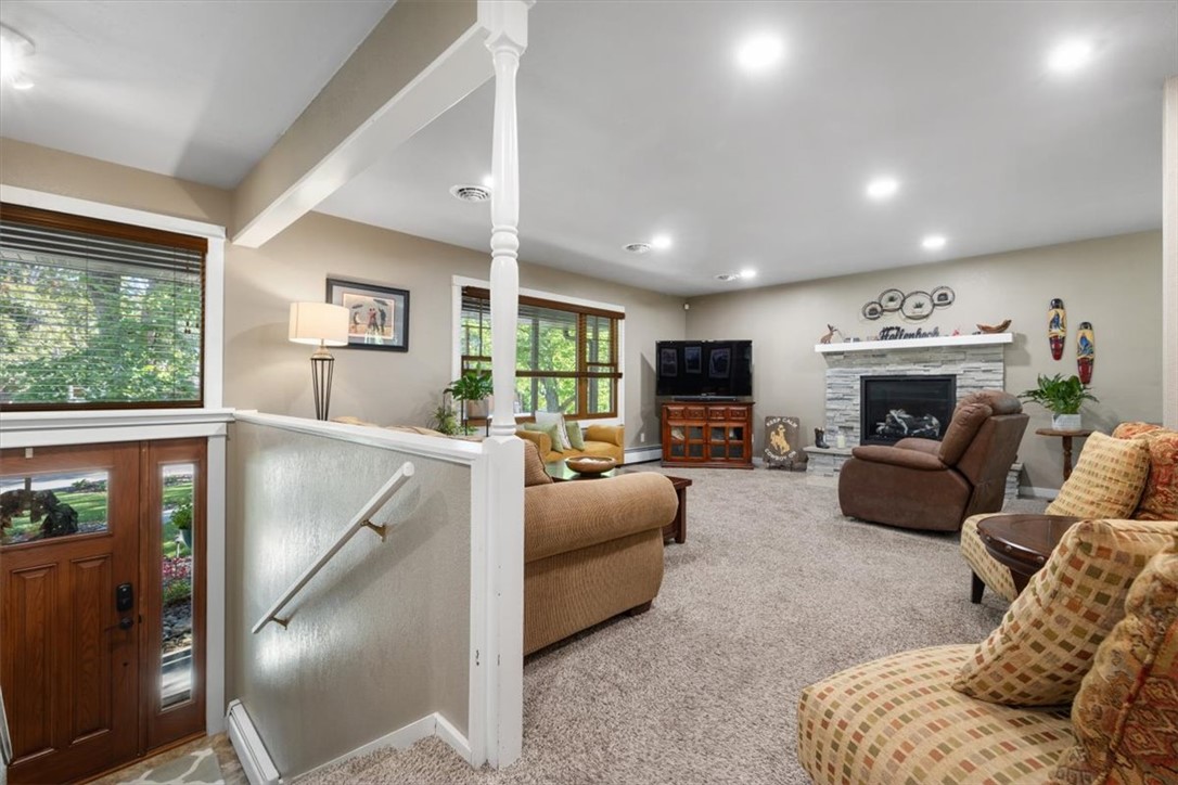 2720 Poly Drive