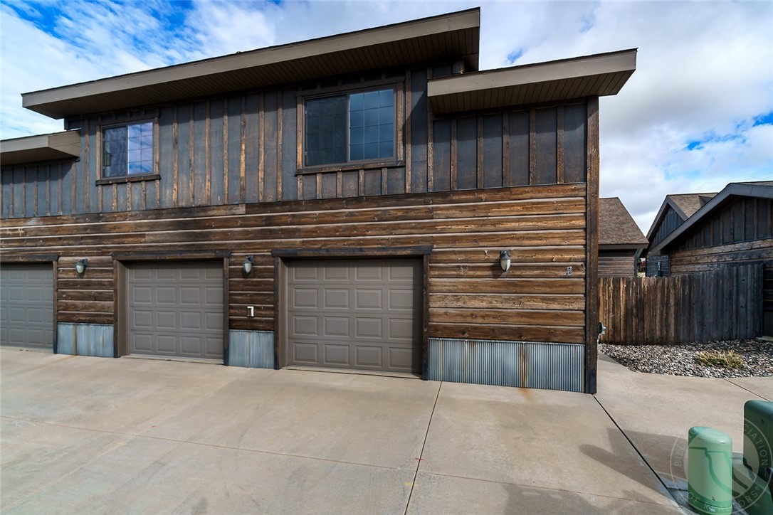 215 E 2nd St 8
