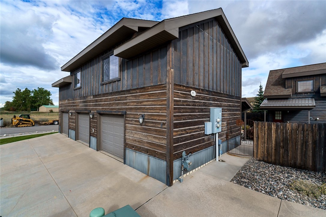 215 E 2nd St 8