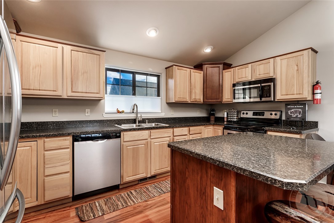 215 E 2nd St 8