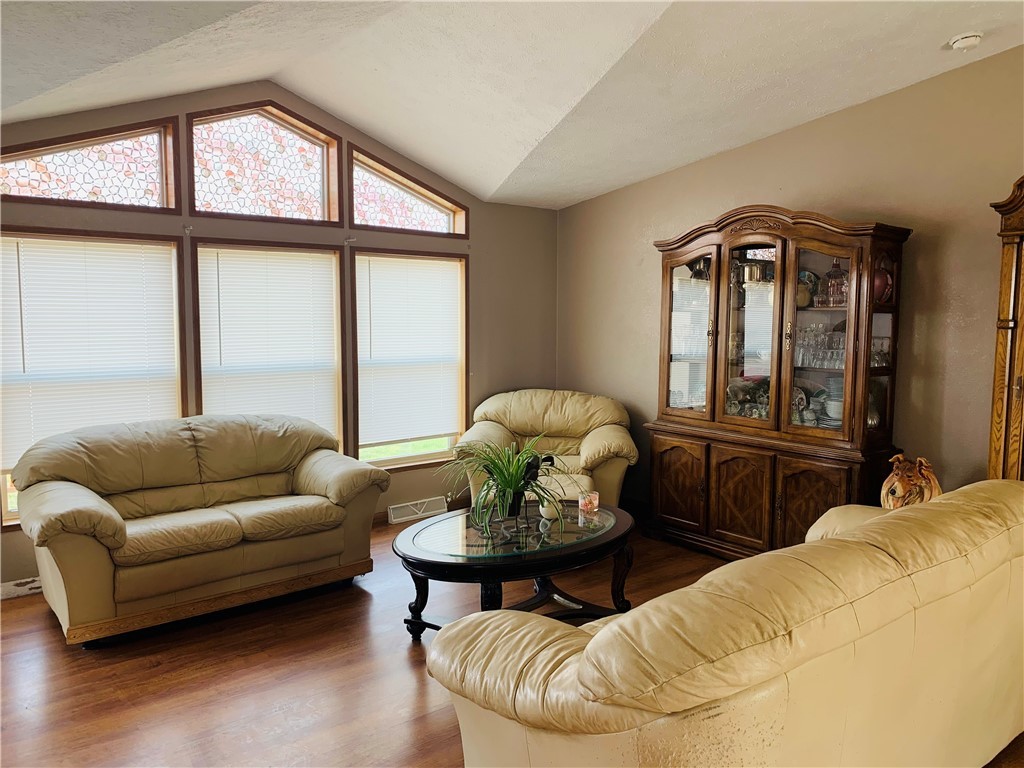 18 & 20 Meadow View Lane