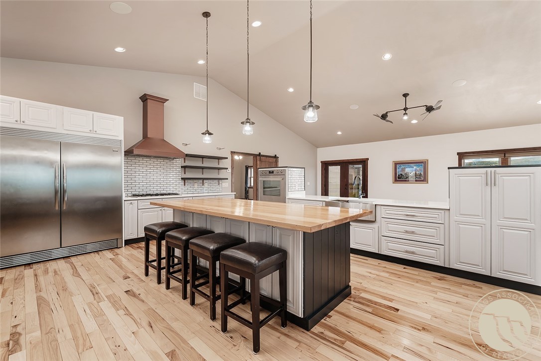 2460 CLARKS POINT DRIVE