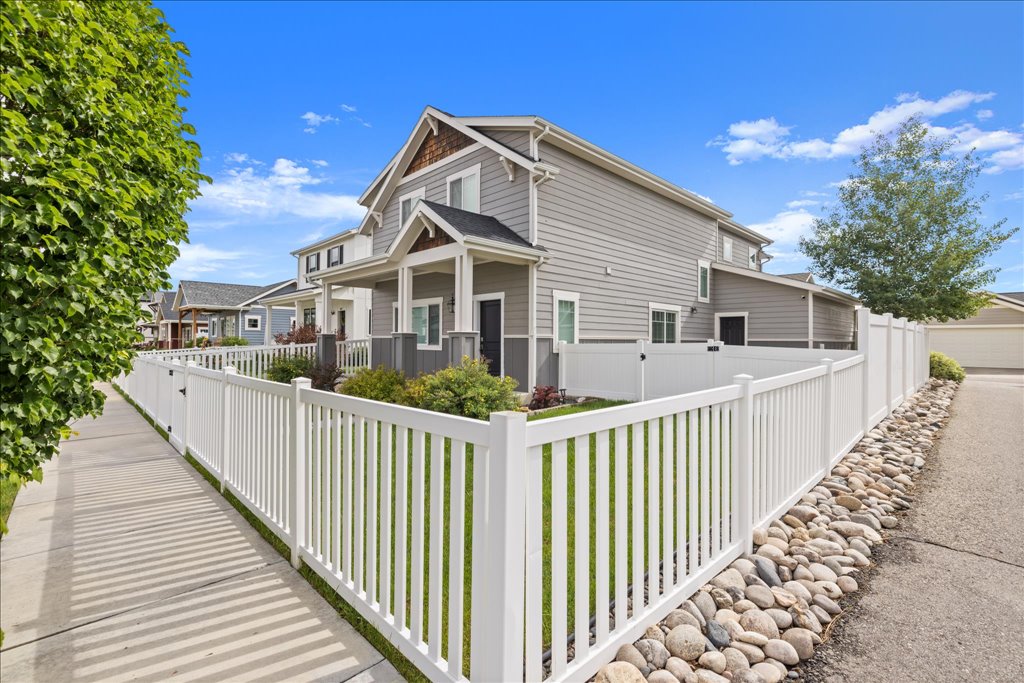 1821 Island View Drive