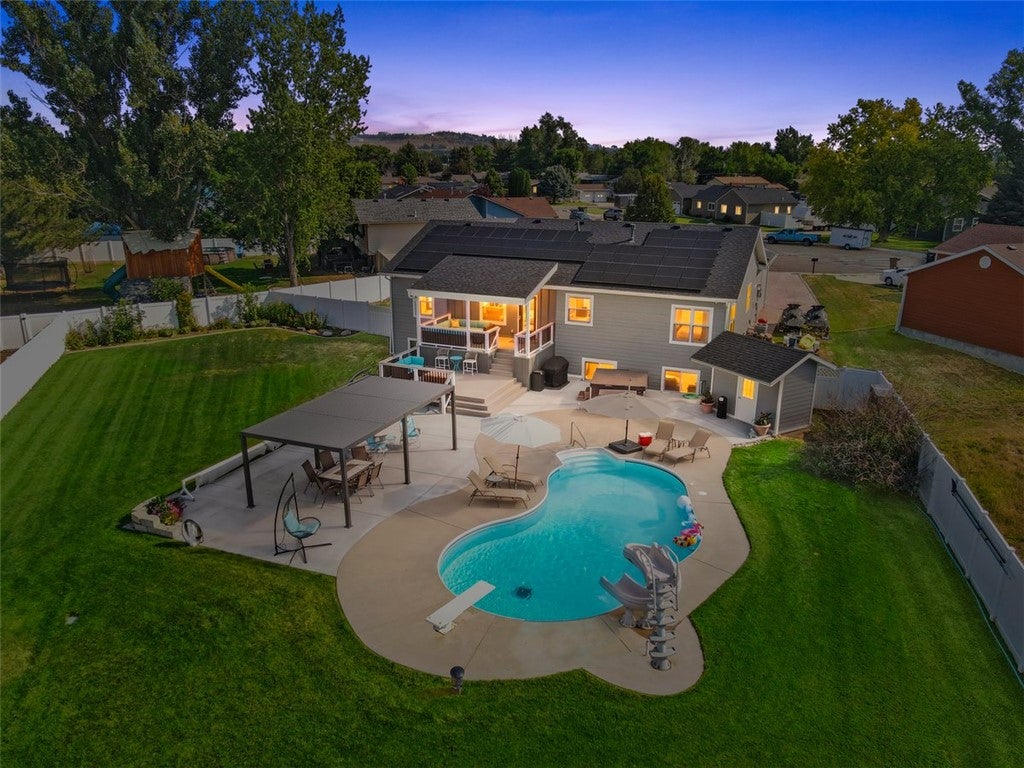 828 Troy Circle