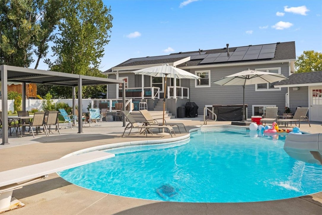 828 Troy Circle