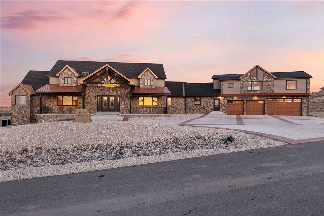 2570 Vista Loop Drive