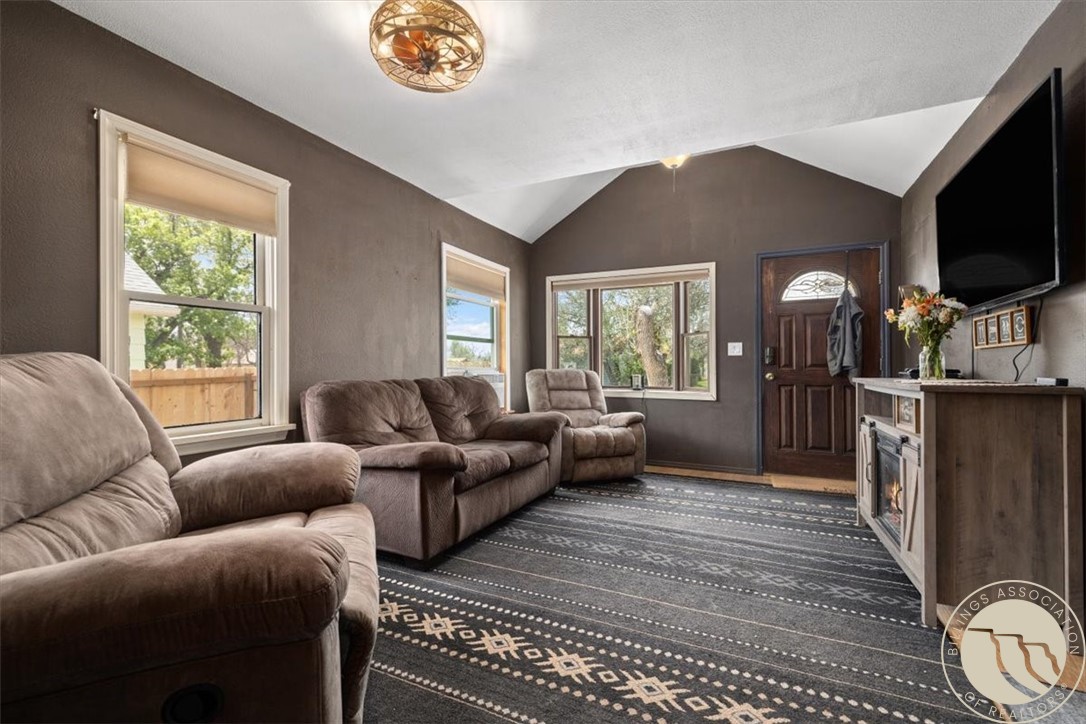 204 6th Street W