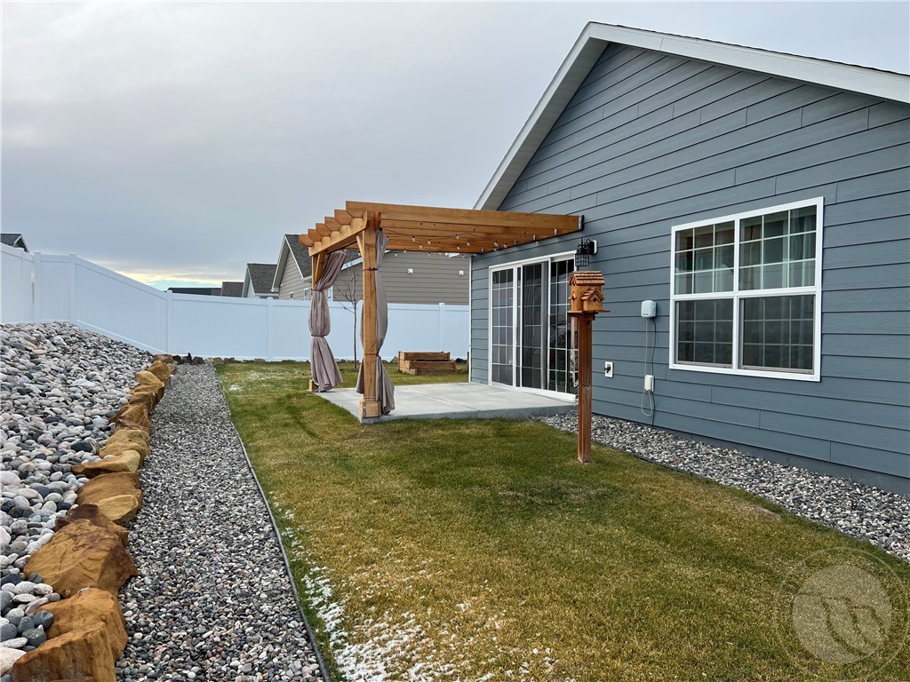 Billings, Montana 59105, United States, 3 Bedrooms Bedrooms, ,2 BathroomsBathrooms,Residential,Pending,31219