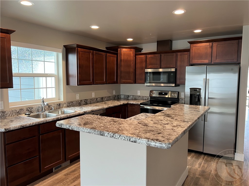 Billings, Montana 59105, United States, 3 Bedrooms Bedrooms, ,2 BathroomsBathrooms,Residential,Pending,31219