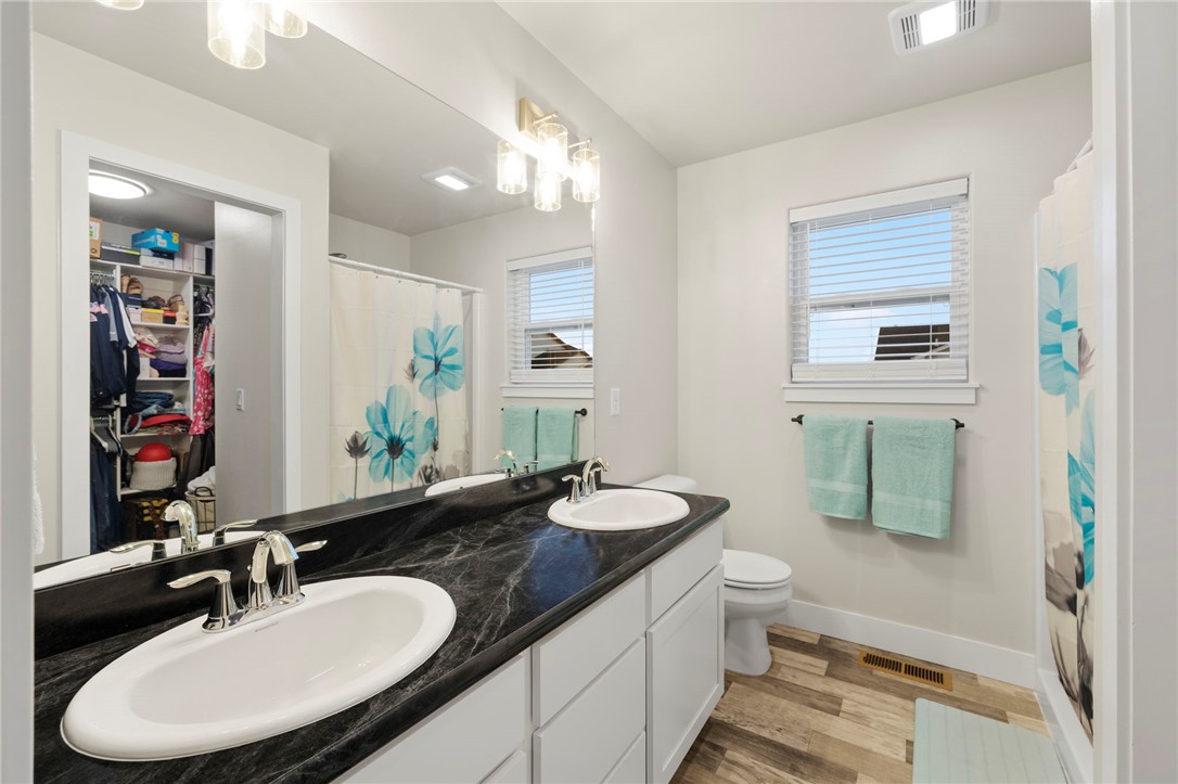 Billings, Montana 59105, United States, 3 Bedrooms Bedrooms, ,2 BathroomsBathrooms,Residential,Active,231737