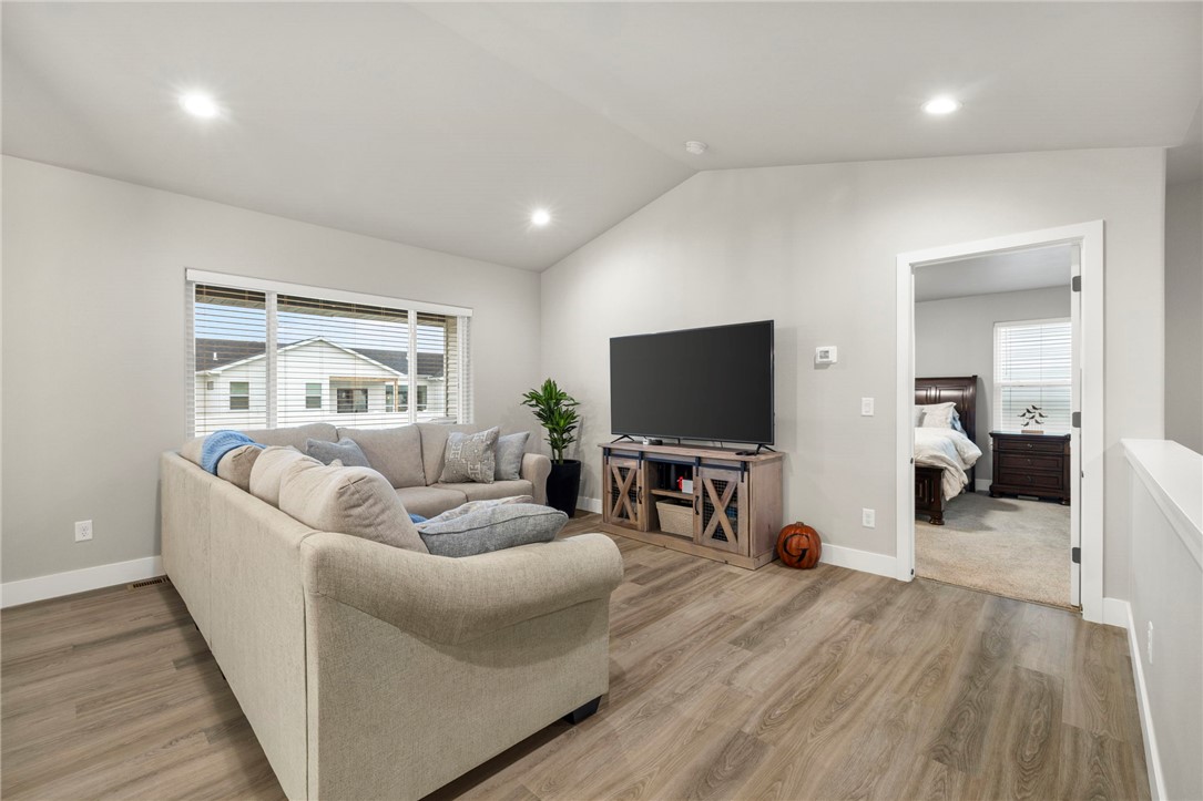 Billings, Montana 59105, United States, 3 Bedrooms Bedrooms, ,2 BathroomsBathrooms,Residential,Active,231737