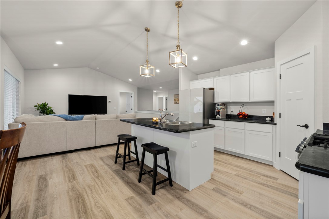 Billings, Montana 59105, United States, 3 Bedrooms Bedrooms, ,2 BathroomsBathrooms,Residential,Active,231737