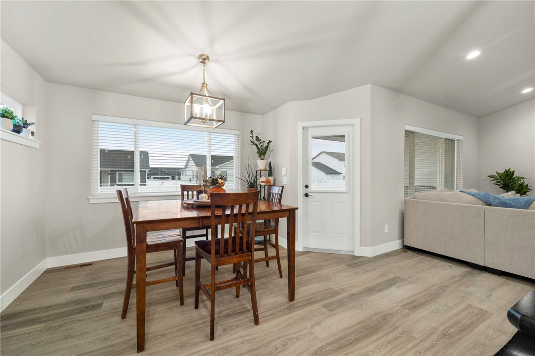 Billings, Montana 59105, United States, 3 Bedrooms Bedrooms, ,2 BathroomsBathrooms,Residential,Active,231737