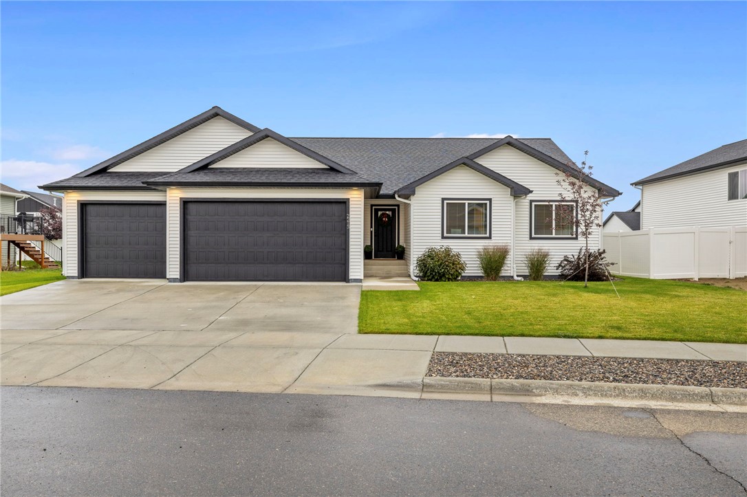 2213 Entrada Road