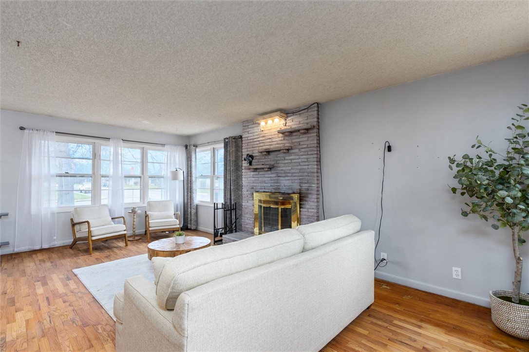 1021 W 25th Street W