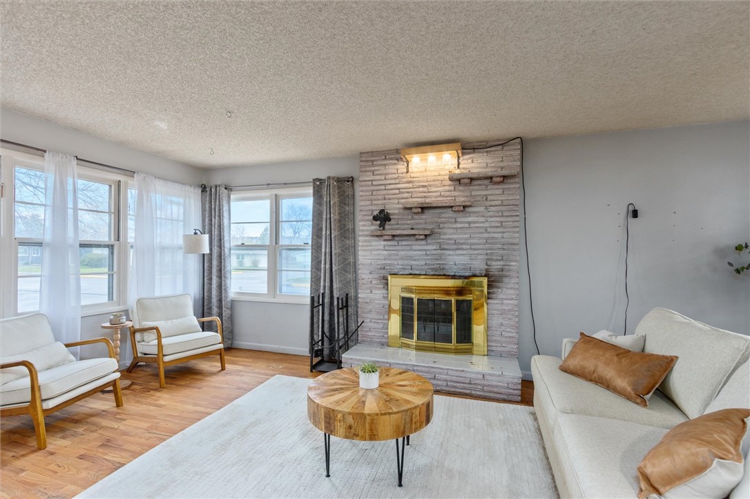 1021 W 25th Street W