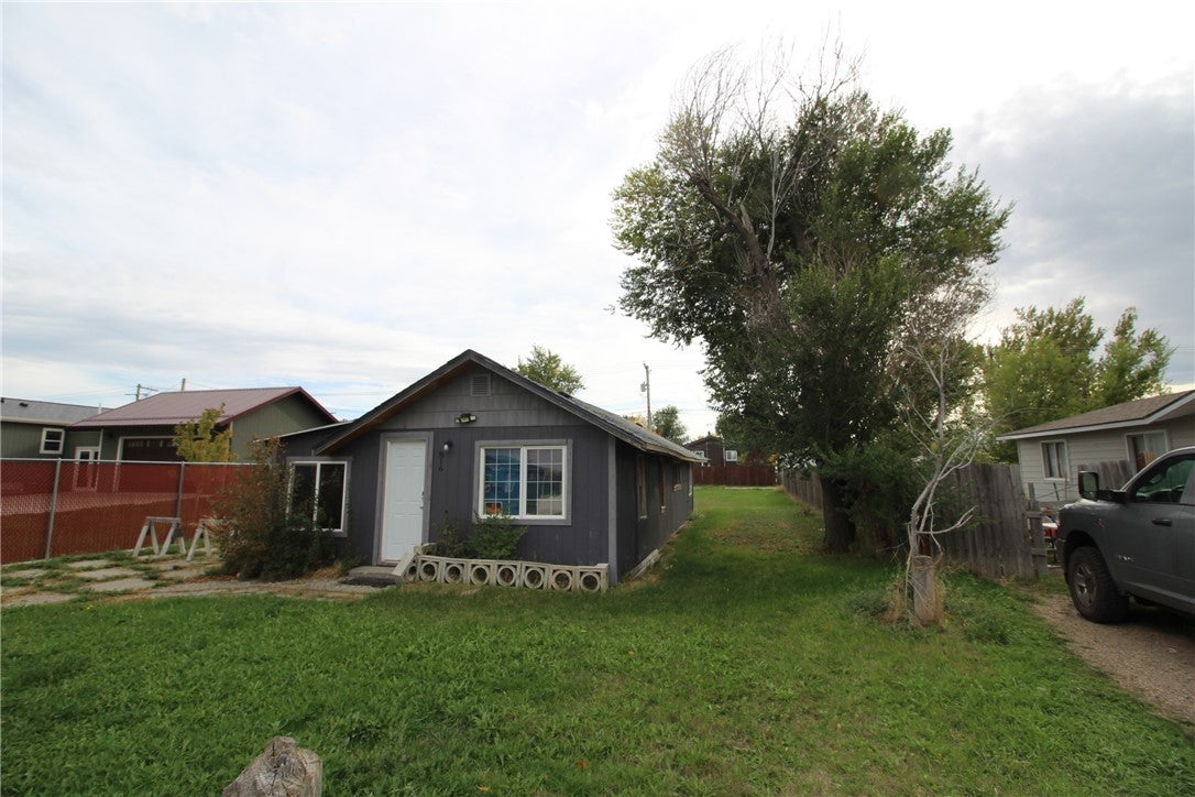 816 2nd Street W