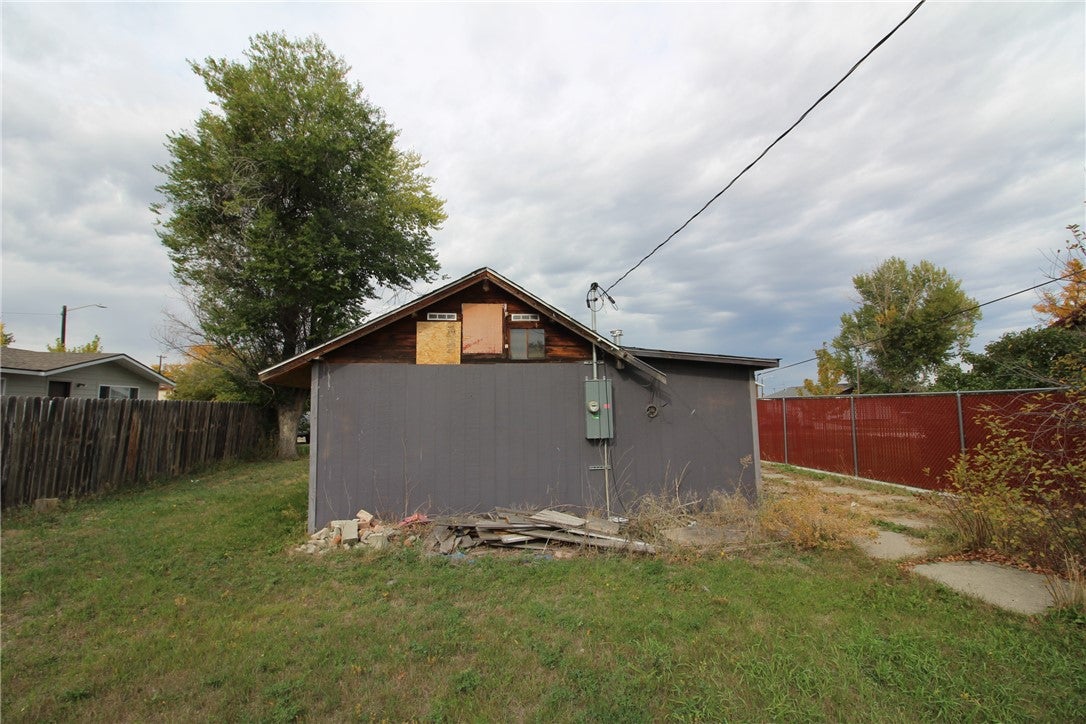 816 2nd Street W