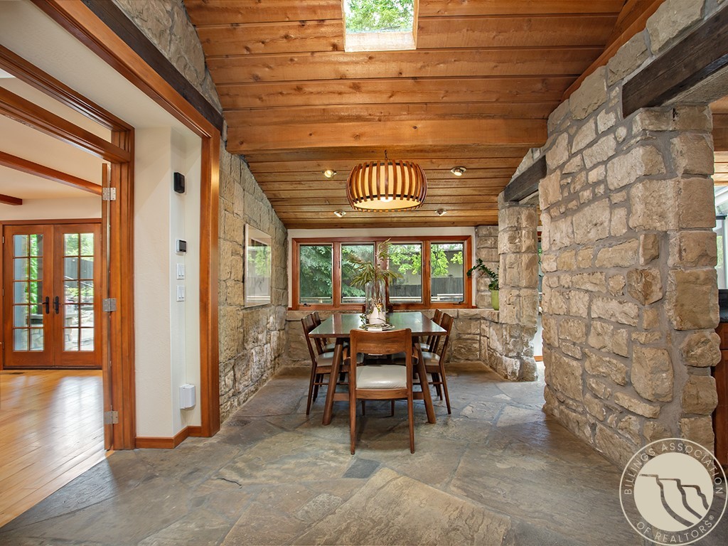 3106 Smokey Lane
