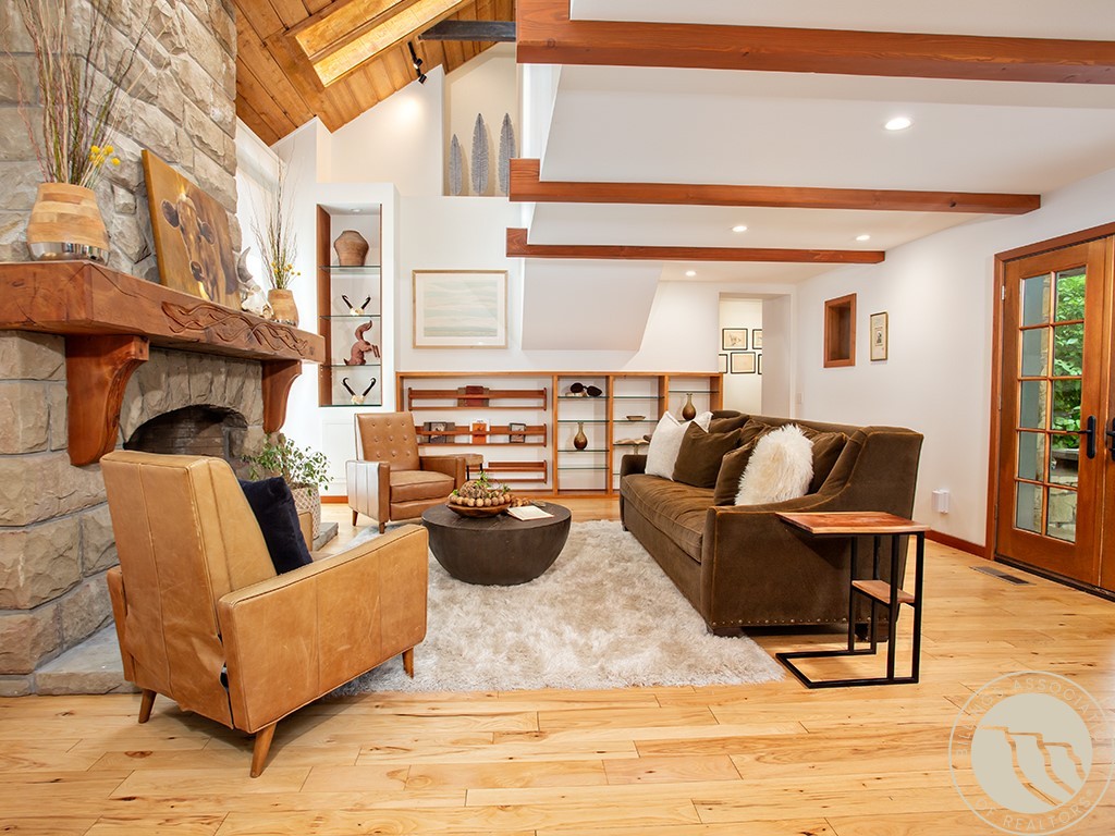 3106 Smokey Lane