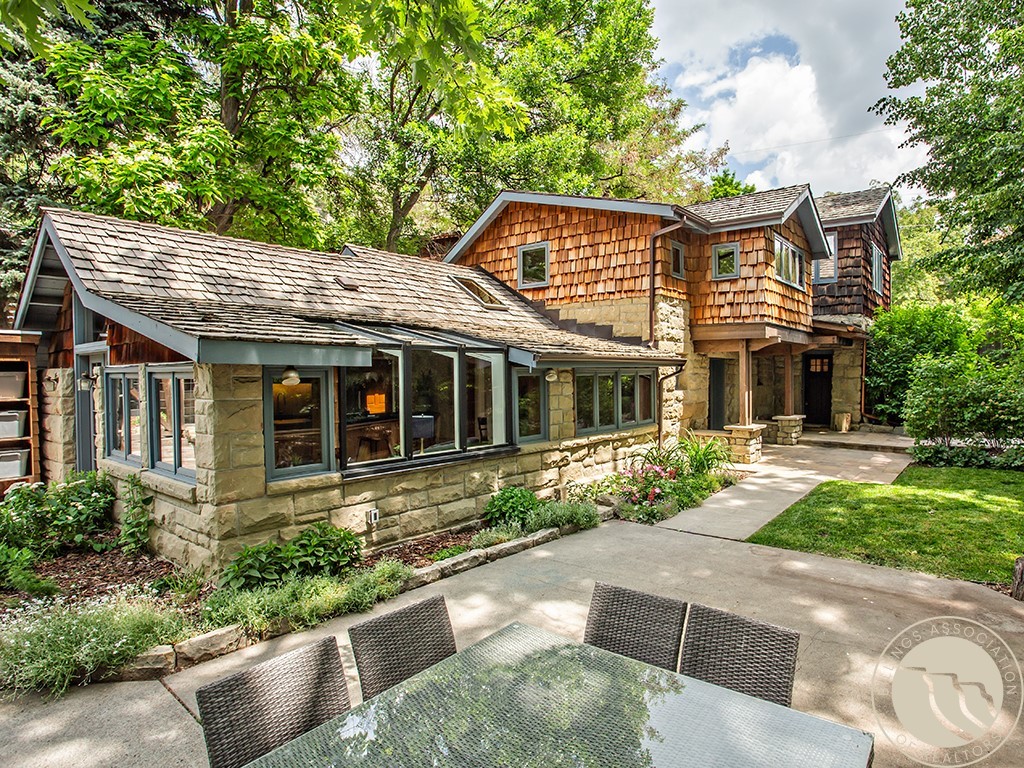 3106 Smokey Lane