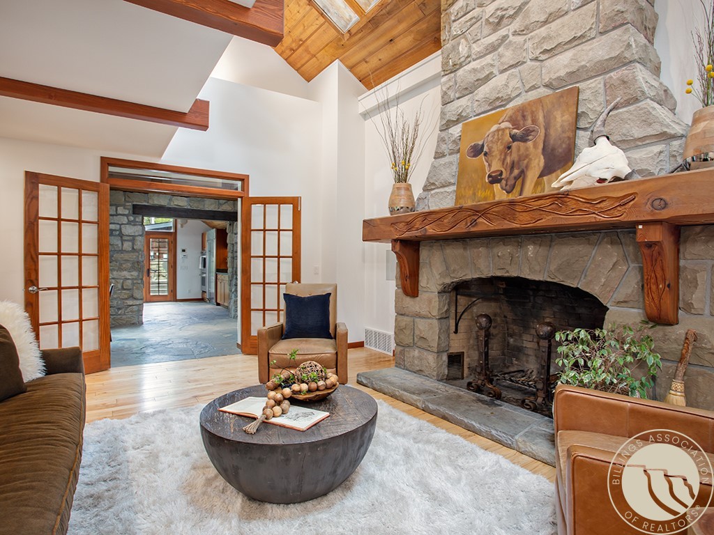 3106 Smokey Lane