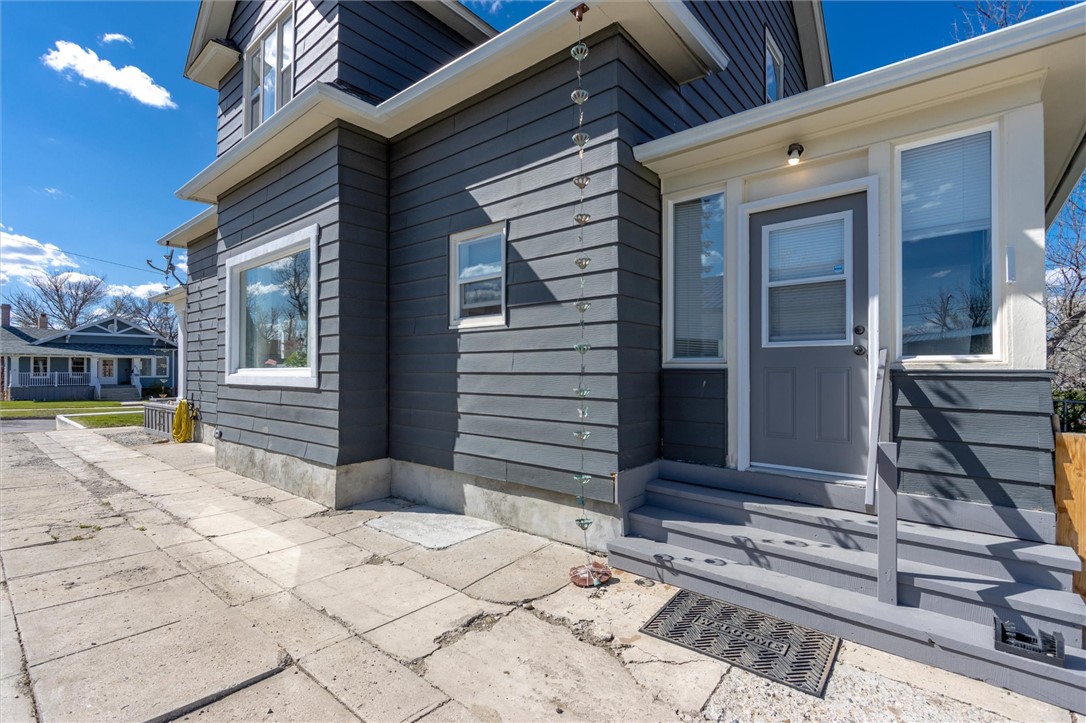 216 2nd Street W