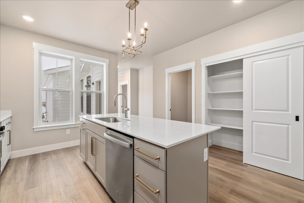 1880 Annafeld Parkway W