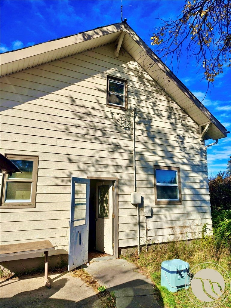 118 Rock Street N