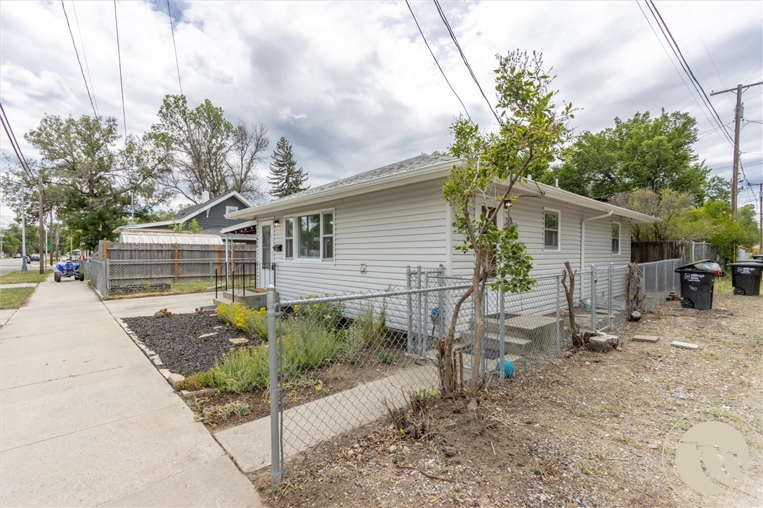 410 9th Street W