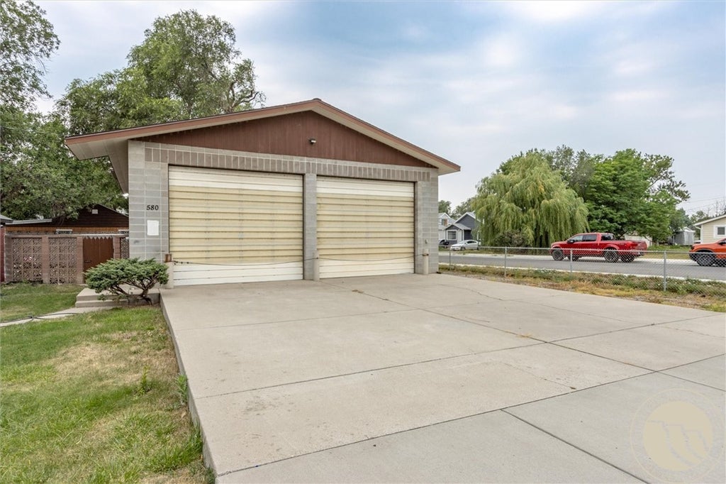 Photo of 580 Jackson Street, Billings, MT 59101 (MLS # 361077)