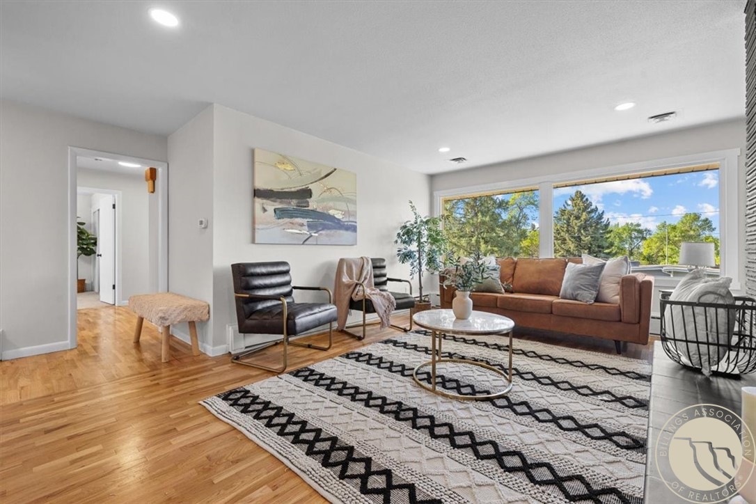 2446 Cascade Avenue