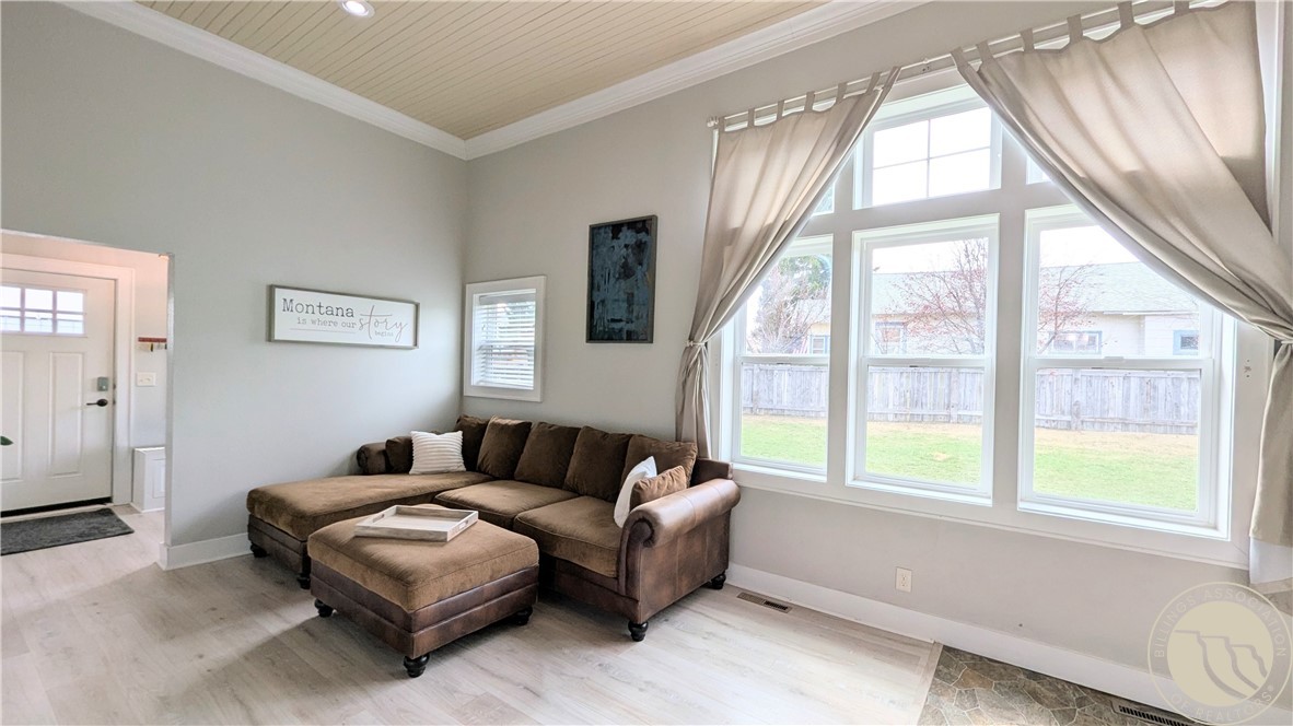 215 S Villard Avenue