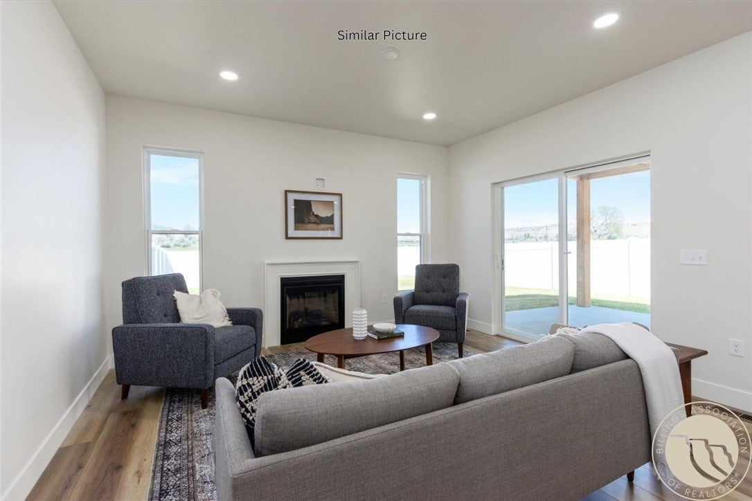 5916 - 5918 Little River Loop