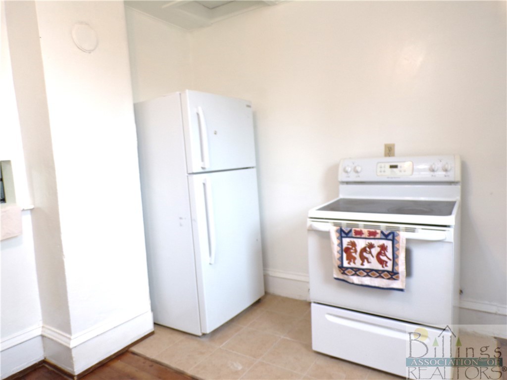 906 W First